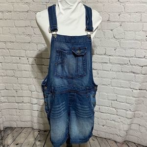 LEI Overall jean shorts
